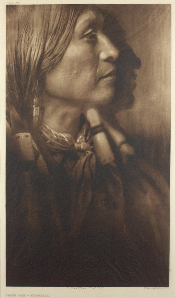 Vash Gon - Jicarilla, taken c. 1907-1930. Photo: Edward Sherriff Curtis, from the collection of the Smithsonian Institution.